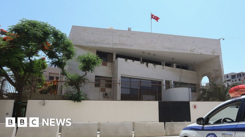 Libyan warlord Haftar releases Turkish citizens