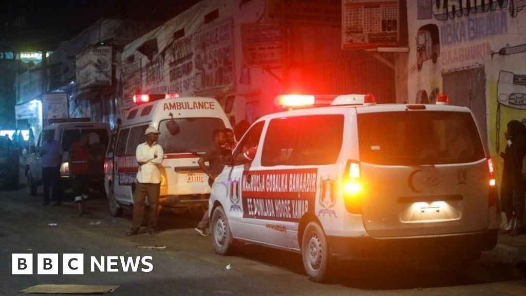Somalia al-Shabab militants attack hotel in Mogadishu