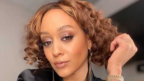 'Everyone Has the Same Face': Tia Mowry Takes Family Photo with Dad and Kids, Fans Can't Get Over Their Strong Genes