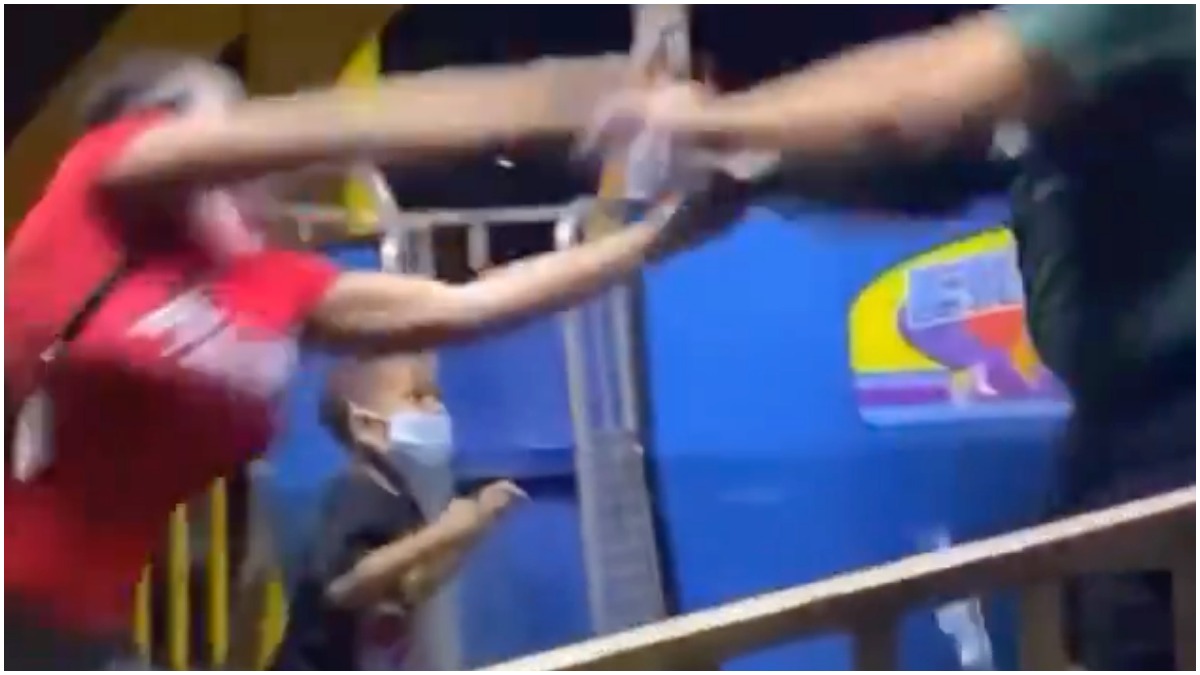 Brawl Erupts When Bystanders Come to Black Woman's Defense After Carnival Employee Pushes Her Alongside Two Small Children Brawl Erupts When Bystanders Come to Black Woman's Defense After Carnival Employee Pushes Her Alongside Two Small Children