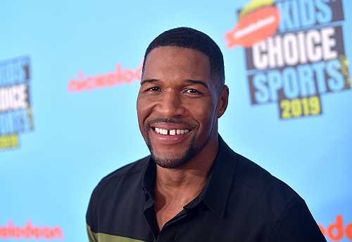 Michael Strahan tells 'gap nation' that teeth 'are here to stay'