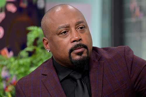 'Shark Tank' Star Daymond John Apologizes After Receiving Backlash For Praising Minister Louis Farrakhan In Now-Deleted Tweet