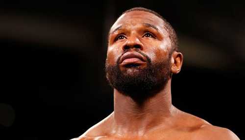 Floyd Mayweather vs. Logan Paul Ends Without a Knockout But Twitter Had The Jokes Swinging