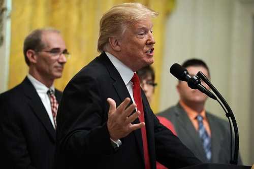 Your Dumb President Fell For a Prank Call by Howard Stern’s Stuttering John Your Dumb President Fell For a Prank Call by Howard Stern’s Stuttering John