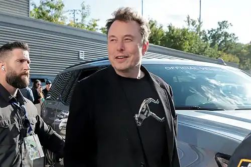 ‘He's Built Like an Autopsy': Fans Tear Into Elon Musk for Using AI Photos to Distract From His Distorted 'Dad Bod' Following SNL Parody