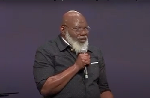 Bishop T.D. Jakes appears to suffer medical emergency