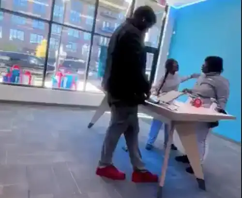 'Mama, PLEASE!': Atlanta Teen Seen on Video Erupting Inside AT&T Store After Mom Allegedly Disconnects Cellphone Service, Drawing Thousands of Shocked Reactions