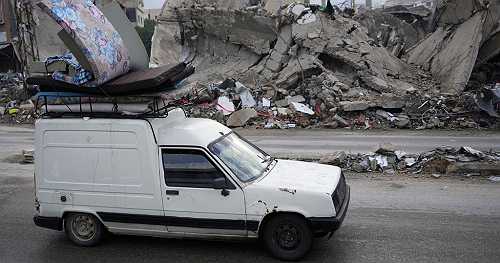 Thousands of displaced Lebanese return to south following ceasefire | Africanews