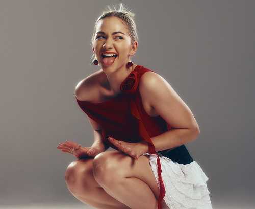 Lo Lauren drops intoxicating synth-pop bop 'Before The Kiss' - CelebMix