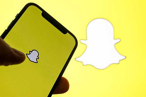 Snapchat+ subscribers can now keep messages in a chat for a week | TechCrunch