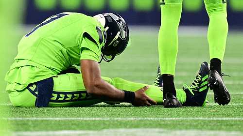 Geno 'better,' plans to play despite knee injury