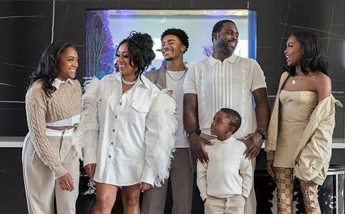 MICHAEL VICK'S FAMILY PHOTO GOES VIRAL AFTER NORFOLK STATE COACHING ANNOUNCEMENT