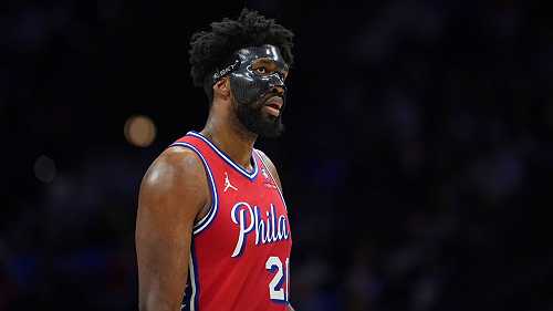Embiid returns in style, pours in 34 in Sixers' win