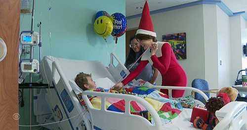 Chicago elf brings comfort and joy to children in hospitals