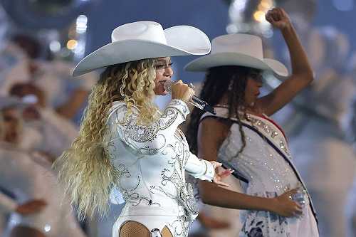 'Cowboy Carter' Christmas! Social Media Explodes With Love For Beyoncé's Epic NFL Halftime Show