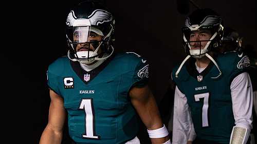 Eagles prepare Pickett with Hurts still in protocol