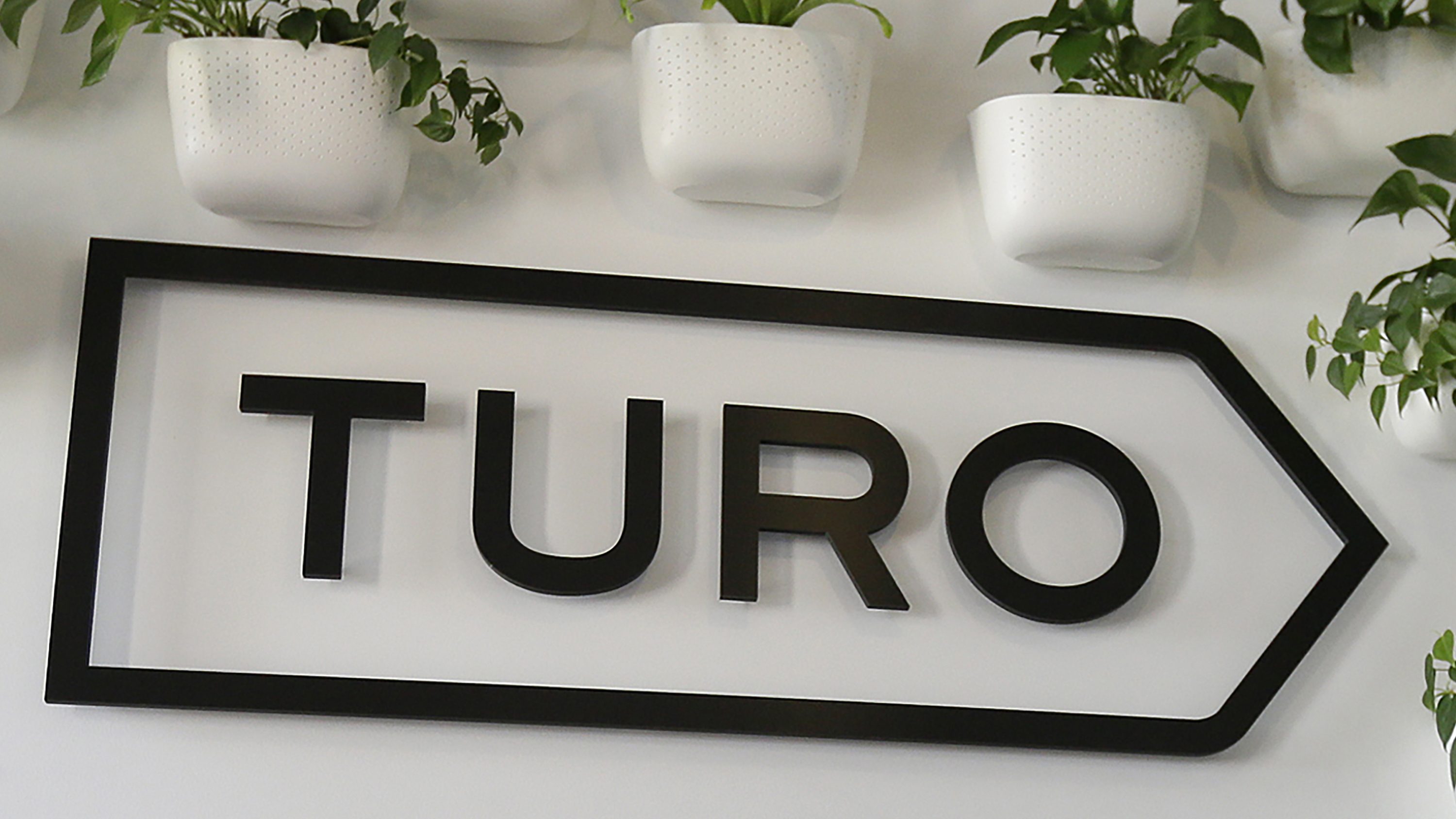 Turo-rented cars were involved in 2 deadly incidents this New Year's. Here's what we know