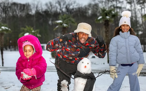 LUDACRIS AND DAUGHTERS BUILD A SNOMAN IN ATLANTA