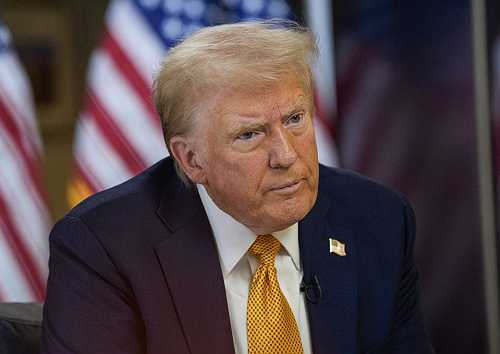 It's Givin'? Donald Trump Goes Viral For Serving Face In New Presidential Portrait (PHOTO)