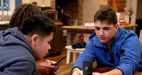 What happened when 4 teens swapped their smartphones for flip phones