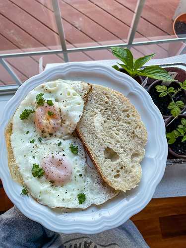 How To Make the Perfect Over-Medium Egg