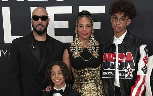 ALICIA KEYS SHINES AT THE 2025 GRAMMYS WITH SWIZZ BEATZ AND THEIR KIDS BY HER SIDE
