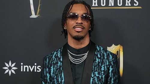 Commanders' Daniels wins Offensive ROY award