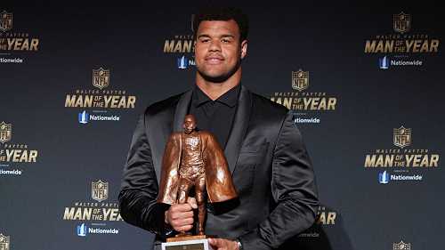 Jags' Armstead named Walter Payton Man of Year