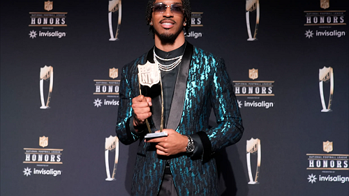 Jayden Daniels Wins 2024 AP NFL Offensive Rookie of the Year: A Historic Season for the Commanders QB. Jayden Daniels Wins 2024 AP NFL Offensive Rookie of the Year: A Historic Season for the Commanders QB.