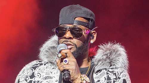 Hol' Up! Social Media Is In A Frenzy After R. Kelly Appears To Hop On 'Residuals' Challenge With THESE Lyrics (LISTEN)