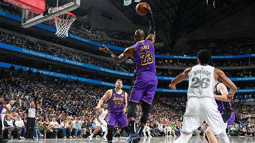 What's behind this stifling, confusing LeBron-led Lakers defense