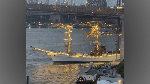 Mexican Navy Ship Collides with Brooklyn Bridge, Killing 2 Sailors and Injuring Over 20 [Video]