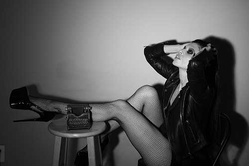 VAYA VAYA and JACK WHITE: Reimagining music with ELUSIVE THUGS. - CelebMix