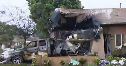 At least two killed in San Diego plane crash