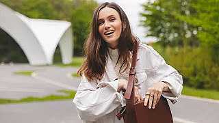 11 Things The Most Intelligent People Always Keep In Their Purse