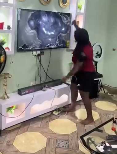 Entertainment:&nbsp;Angry Girlfriend Uses Knife To Destroy Her Boyfriend’s TV After Another Woman Called His Phone (Video) @HeisAustine