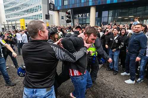 Sport: Newcastle and Sunderland fans fight in the street and throw bottles in violent clashes @HeisAustine
