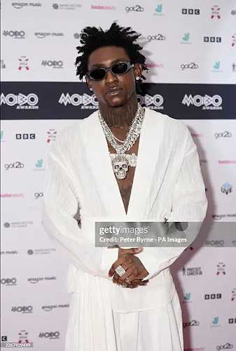 Entertainment: Shallipopi – Unleashed New Dressing Style At The Mobo Award&nbsp; @HeisAustine