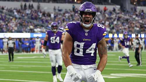 Vikings ink TE Oliver to 3-yr., $23.25M extension