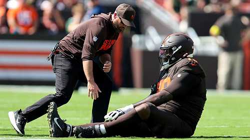 Browns OT Jones has season-ending knee injury