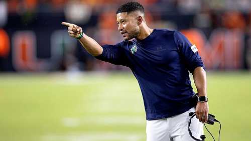 Sources: Freeman to stay at ND despite NFL jobs