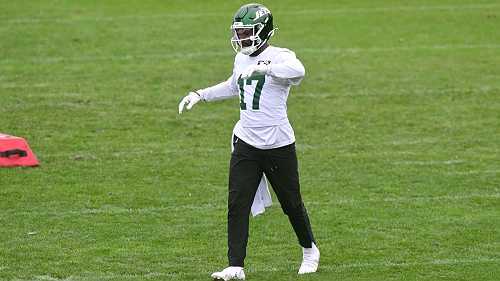 NYPD seeking suspect in shooting of Jets