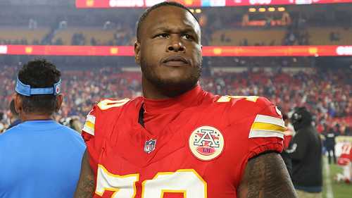 Agency: Veteran OT Humphries signs with Rams