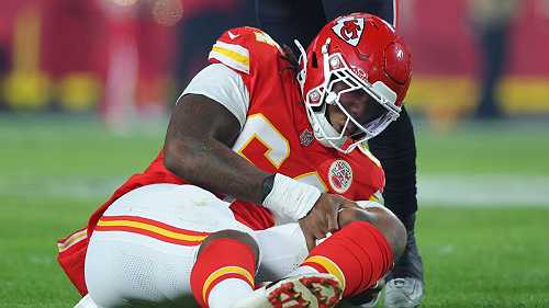 Sources: Chiefs LT Morris (knee) done for season