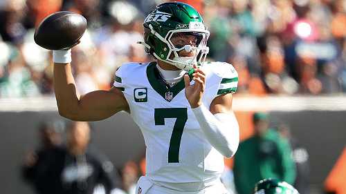 Sources: Jets stick with Fields at QB vs. Browns