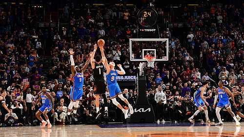 Booker hands OKC rare loss with game-winning 3