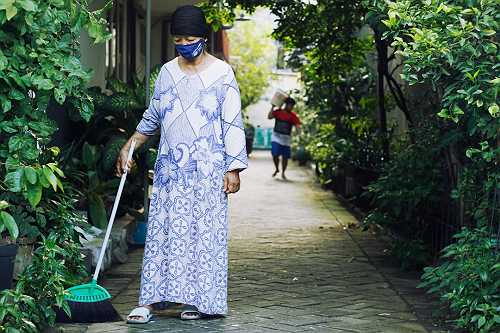 Allergy-Friendly Cleaning: Reduce Dust, Mold & VOCs