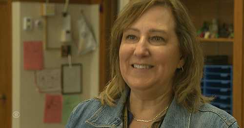 Illinois teacher retires after decades on the job