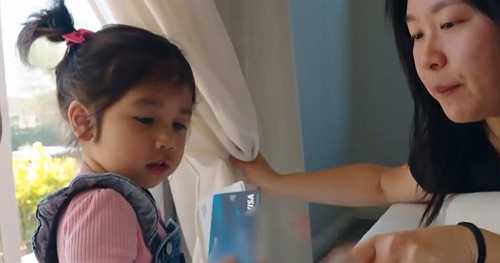 Why some parents are giving their babies credit cards: "It