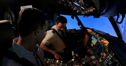 How pilots train for disruptions with air traffic control